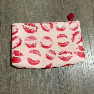 Ipsy cosmetic bag lipstick kiss print pink and red